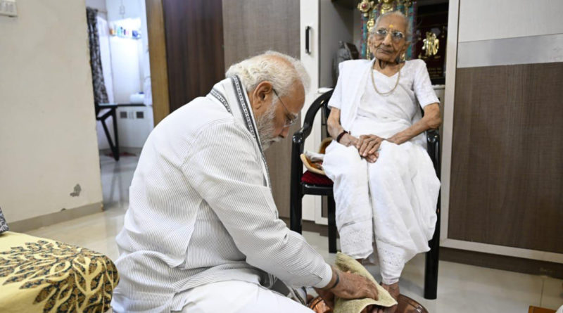 PM Modi Mother Heeraben Ba Pass Away